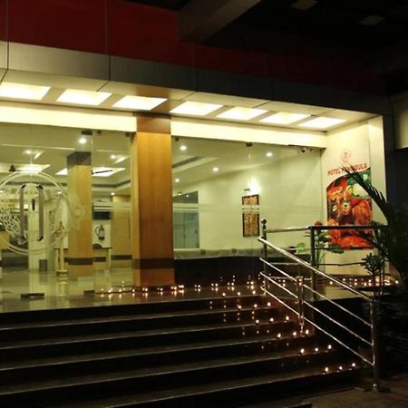 Hotel Peninsula Thrissur Bagian luar foto