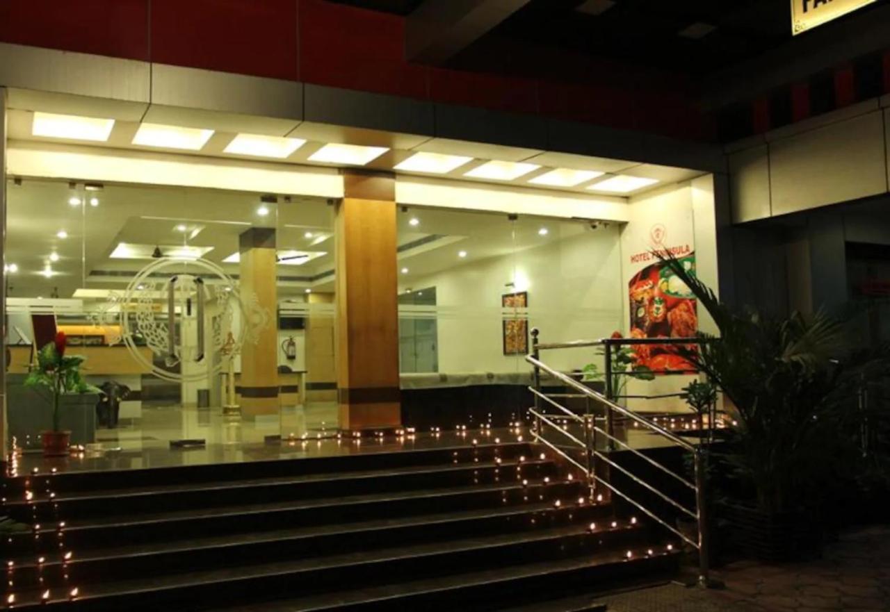 Hotel Peninsula Thrissur Bagian luar foto