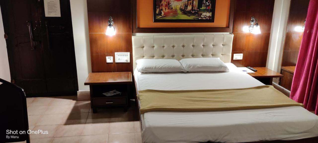 Hotel Peninsula Thrissur Bagian luar foto