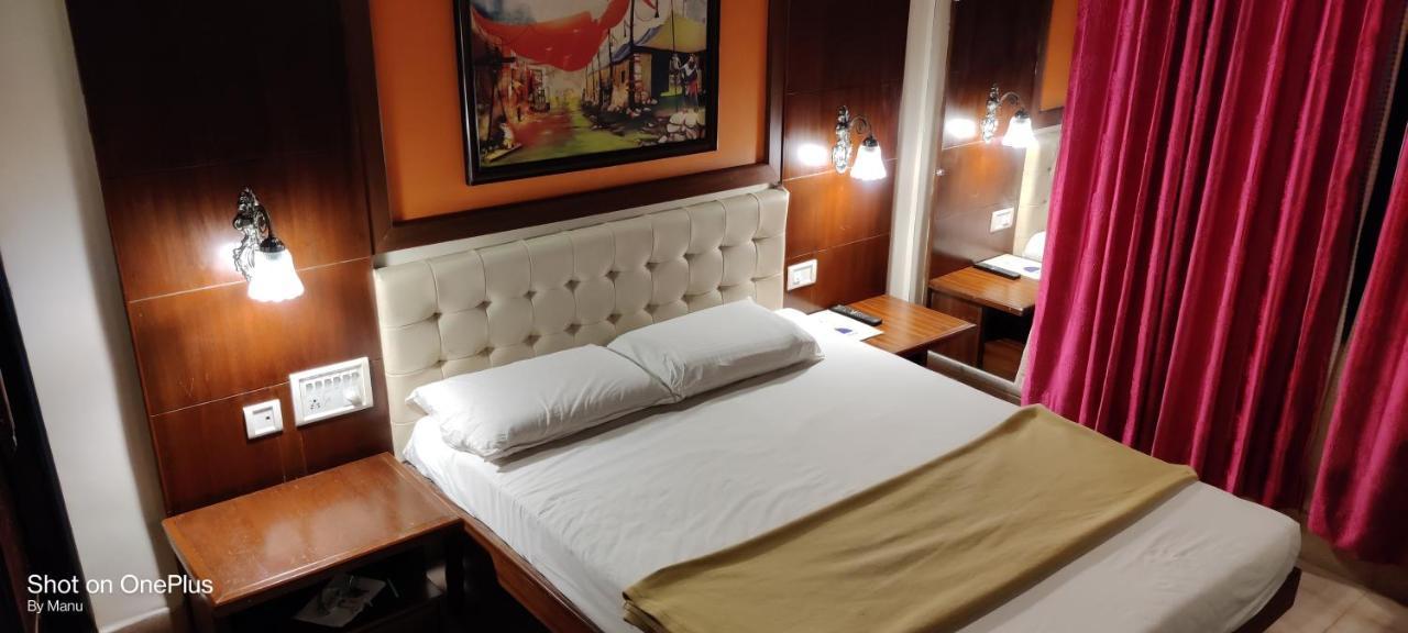 Hotel Peninsula Thrissur Bagian luar foto