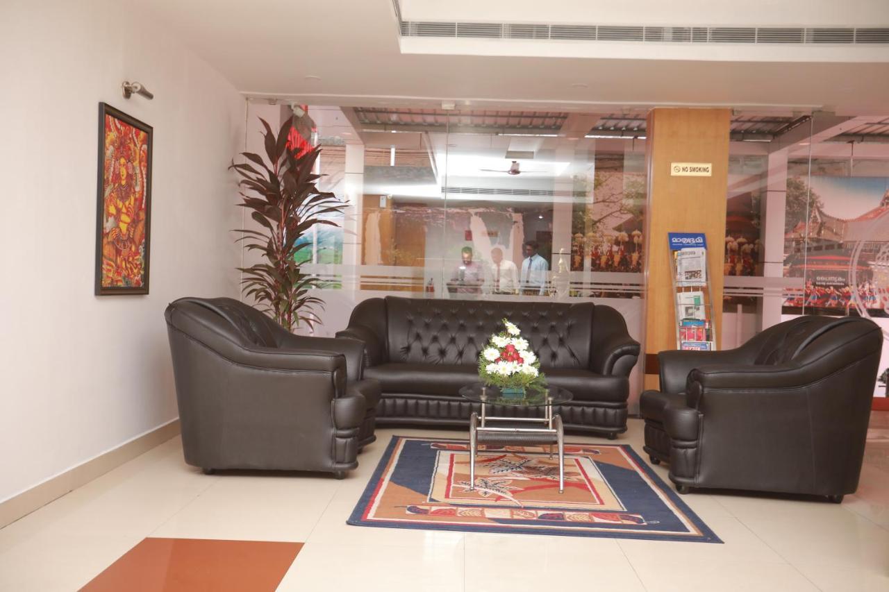 Hotel Peninsula Thrissur Bagian luar foto