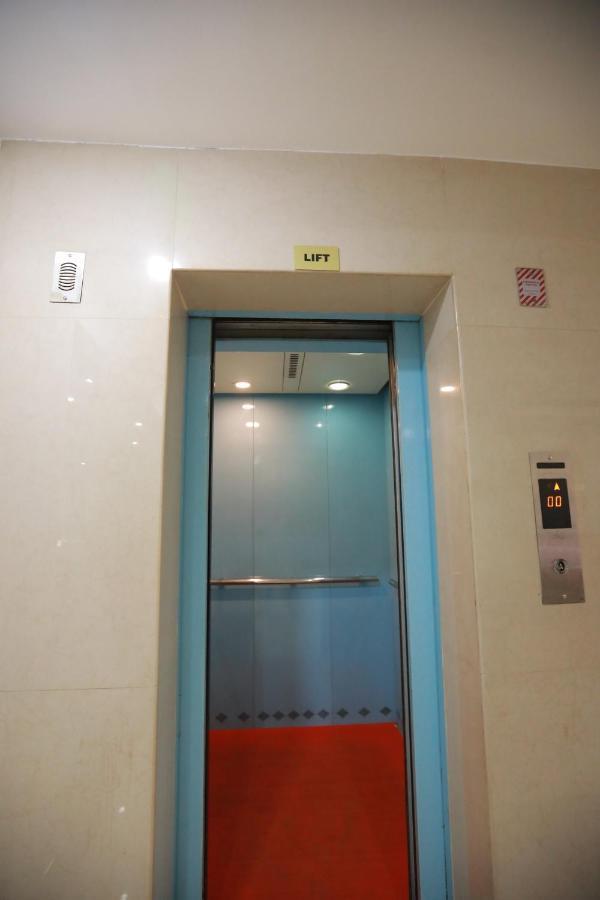 Hotel Peninsula Thrissur Bagian luar foto