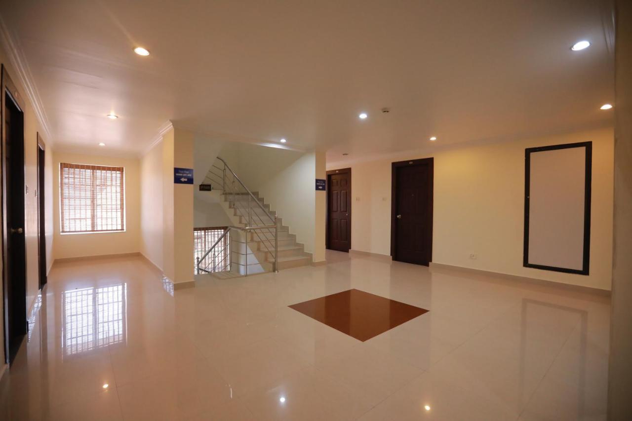 Hotel Peninsula Thrissur Bagian luar foto