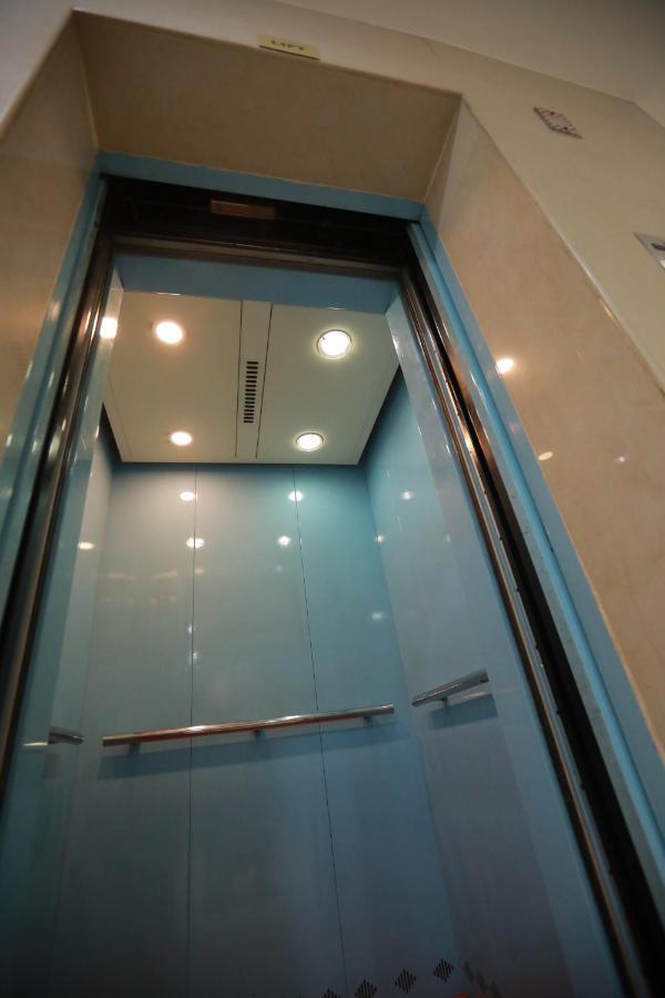 Hotel Peninsula Thrissur Bagian luar foto