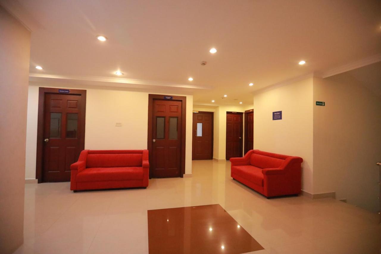 Hotel Peninsula Thrissur Bagian luar foto