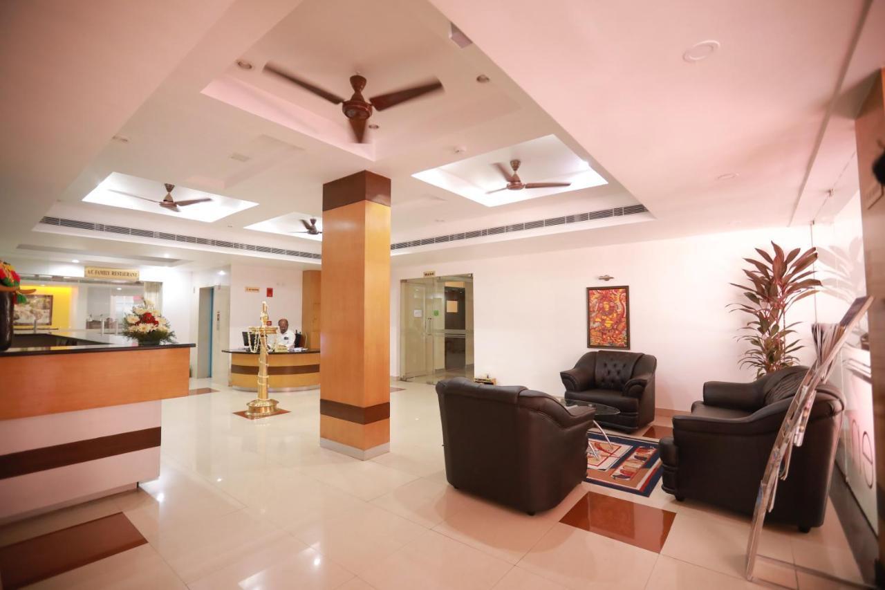 Hotel Peninsula Thrissur Bagian luar foto