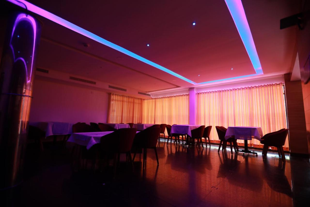 Hotel Peninsula Thrissur Bagian luar foto