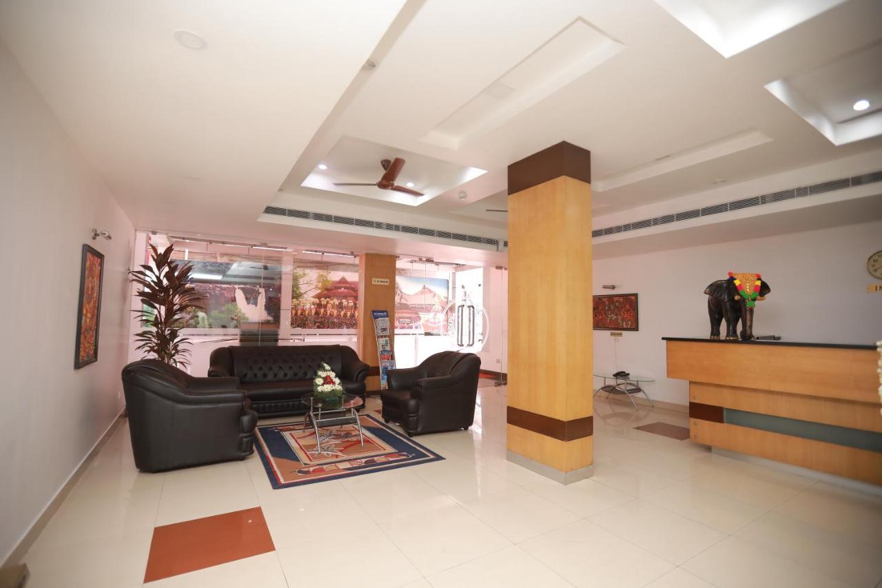 Hotel Peninsula Thrissur Bagian luar foto
